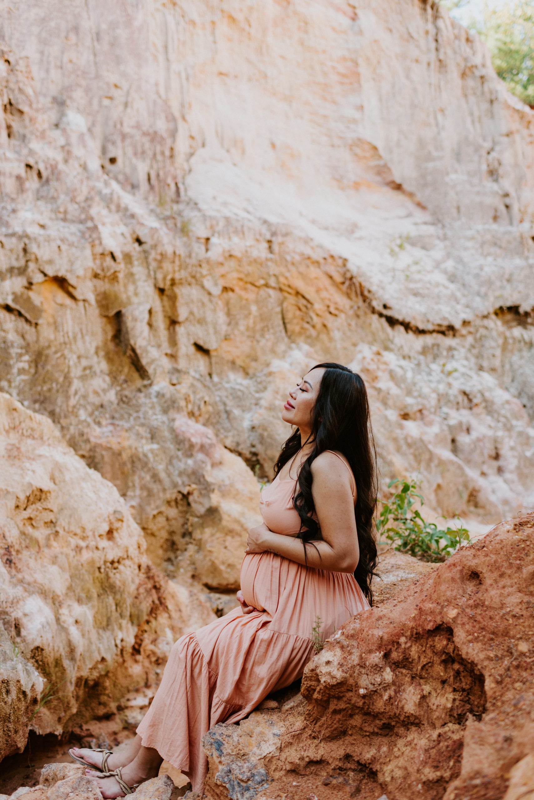 Providence Canyon maternity photoshoot in the red clay