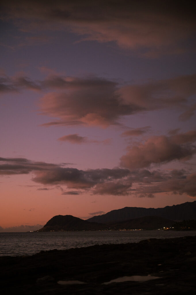 Oahu based wedding & egagement photogeapher